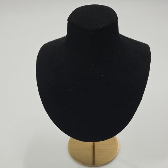 Elegant Velvet Necklace Display - Picture 6 of 14